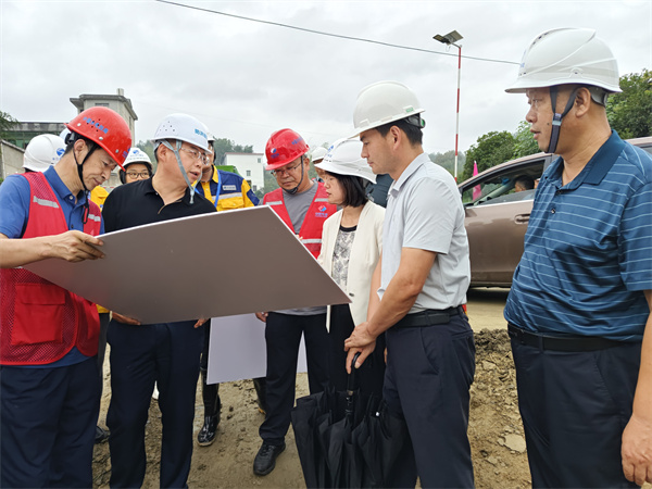 9月19日，江市長調研歙縣段防洪治理項目。.jpg