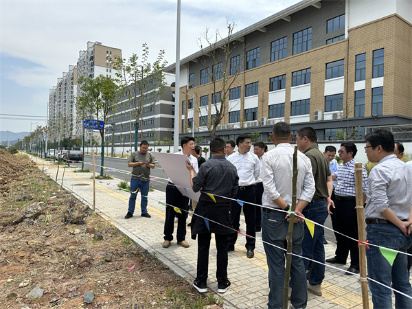 5月14日，縣長王奇勇調(diào)研揚之學校項目.jpg